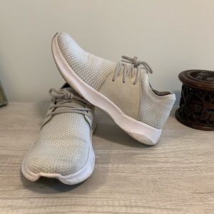 Vessi Pearl White Shoes Size 9